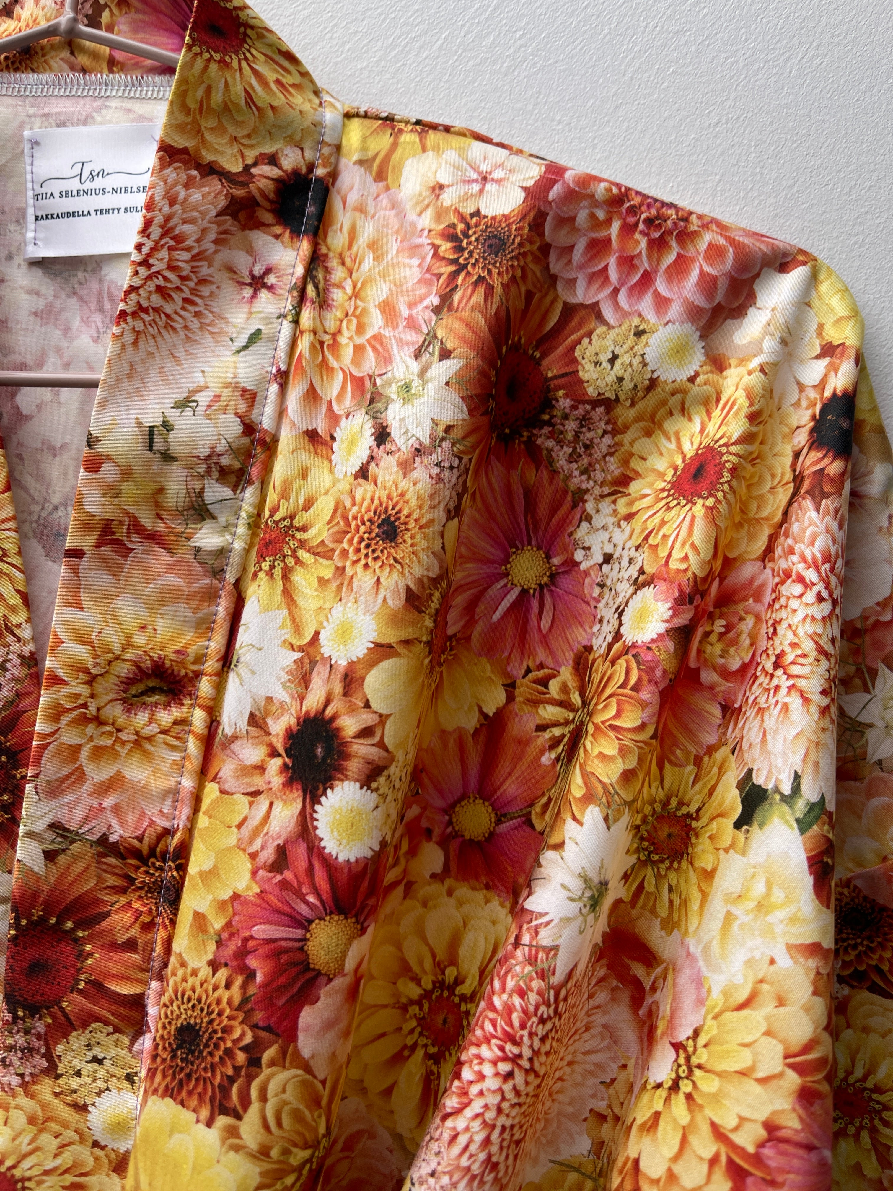 Kukkakimono keltainen L-XXL pitkä